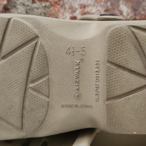 Slippers - Picture 4 of 4